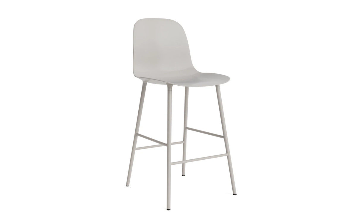 Form Barstuhl 65 cm Stahl/ Warmes grau in Warmes grau präsentiert im Onlineshop von KAQTU Design AG. Barstuhl ist von Normann Copenhagen
