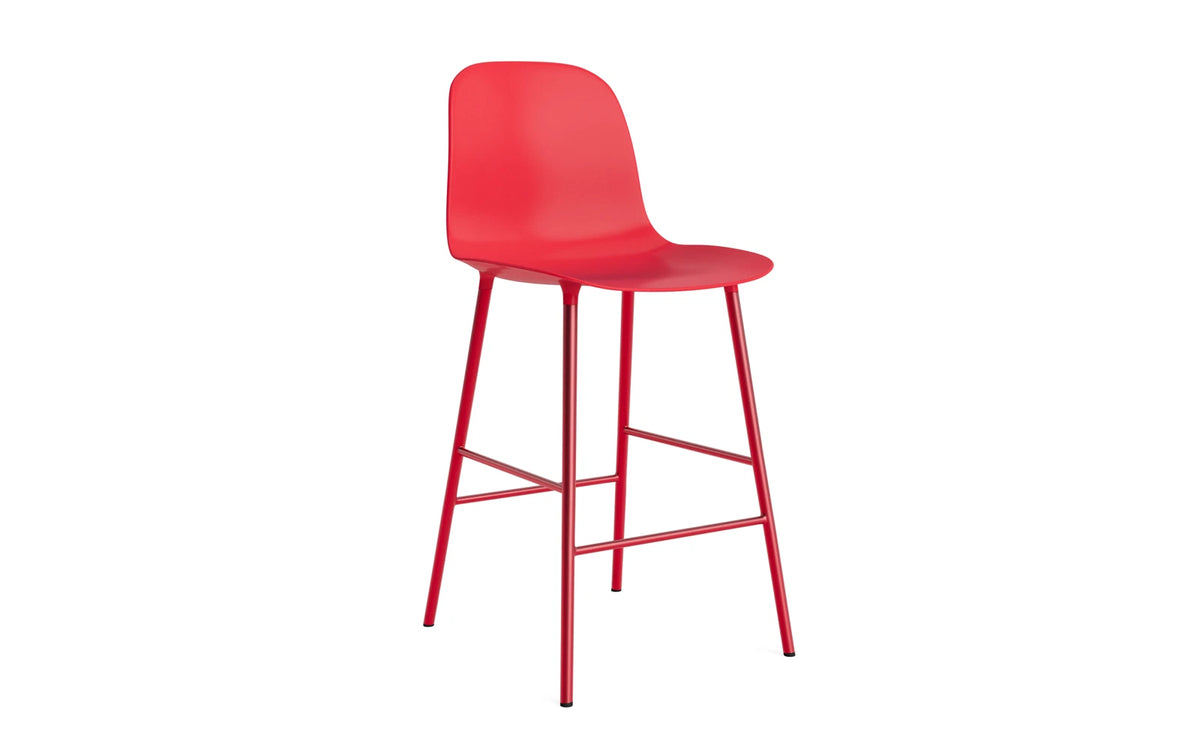 Form Barstuhl 65 cm Stahl/ Leuchtendes rot in Leuchtendes rot präsentiert im Onlineshop von KAQTU Design AG. Barstuhl ist von Normann Copenhagen