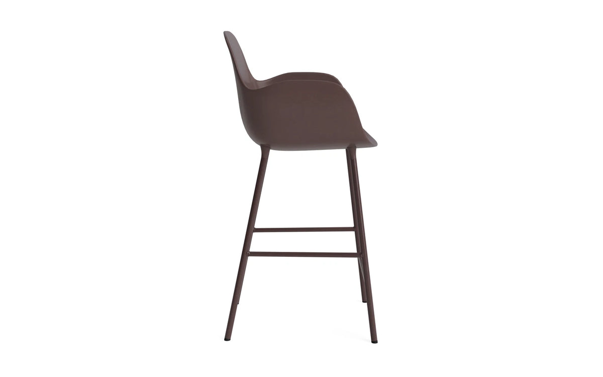 Form Barstuhl mit Armlehne 65 cm Stahl/Braun in Braun präsentiert im Onlineshop von KAQTU Design AG. Barstuhl ist von Normann Copenhagen