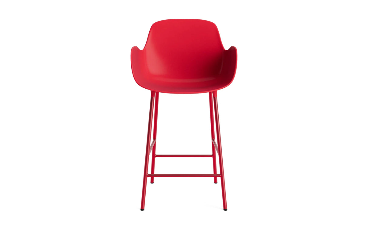 Form Barstuhl mit Armlehne 65 cm Stahl/Leuchtendes rot in Leuchtendes rot präsentiert im Onlineshop von KAQTU Design AG. Barstuhl ist von Normann Copenhagen