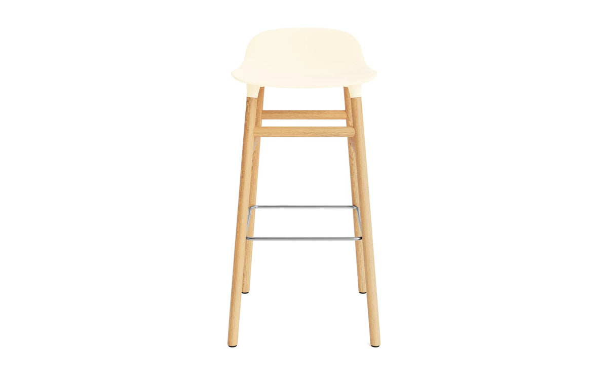 Form Barstuhl 75 cm creme/Eiche in Creme präsentiert im Onlineshop von KAQTU Design AG. Barstuhl ist von Normann Copenhagen