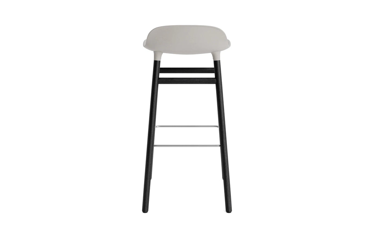 Form Barstuhl 75 cm warmes grau/schwarz in Warmes Grau präsentiert im Onlineshop von KAQTU Design AG. Barstuhl ist von Normann Copenhagen