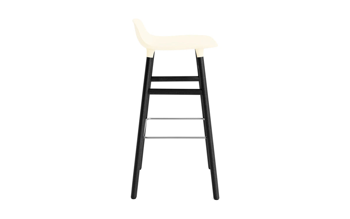 Form Barstuhl 75 cm creme/schwarz in Creme präsentiert im Onlineshop von KAQTU Design AG. Barstuhl ist von Normann Copenhagen