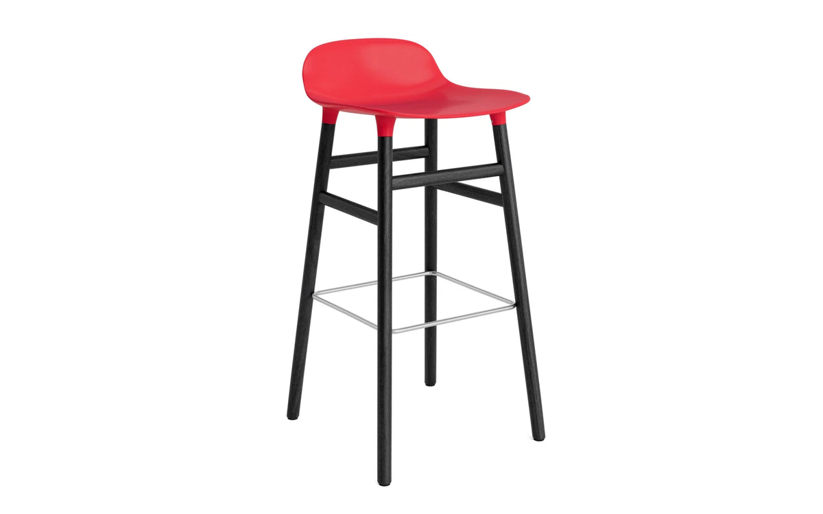 Form Barstuhl 75 cm Leuchtendes Rot/schwarz in Leuchtendes Rot präsentiert im Onlineshop von KAQTU Design AG. Barstuhl ist von Normann Copenhagen
