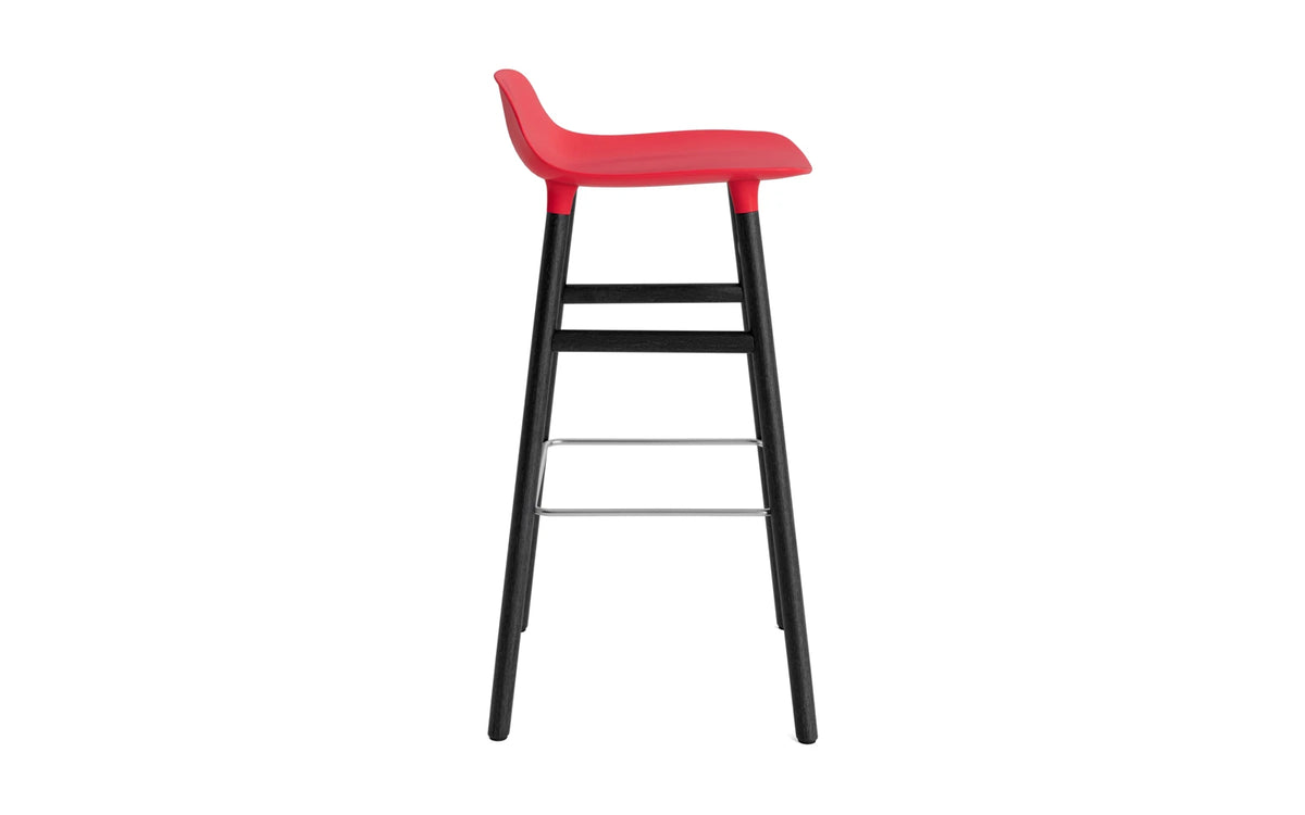 Form Barstuhl 75 cm Leuchtendes Rot/schwarz in Leuchtendes Rot präsentiert im Onlineshop von KAQTU Design AG. Barstuhl ist von Normann Copenhagen