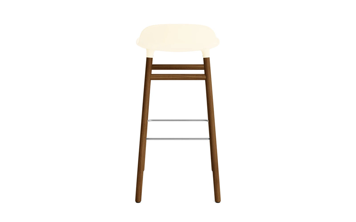 Form Barstuhl 75 cm Creme/Walnuss in Creme präsentiert im Onlineshop von KAQTU Design AG. Barstuhl ist von Normann Copenhagen