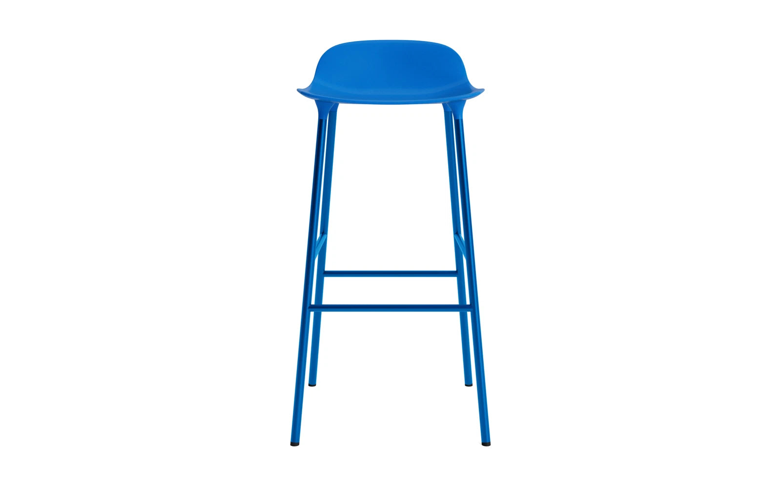 Erleben Sie den Form Barstuhl von Normann Copenhagen in strahlendem Blau und robustem Stahl. Perfekt für stilvolle Räume, bietet er elegantes Design und hohen Sitzkomfort.