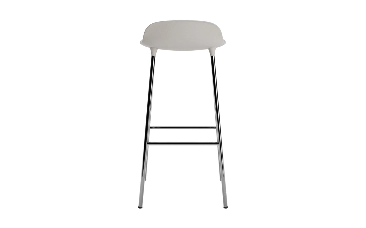 Form Barstuhl 75 cm Warmes Grau/Chrom in Warmes Grau präsentiert im Onlineshop von KAQTU Design AG. Barstuhl ist von Normann Copenhagen