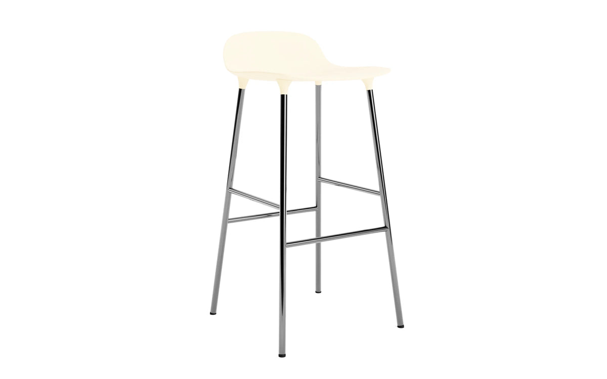 Form Barstuhl 75 cm Creme/Chrom in Creme präsentiert im Onlineshop von KAQTU Design AG. Barstuhl ist von Normann Copenhagen
