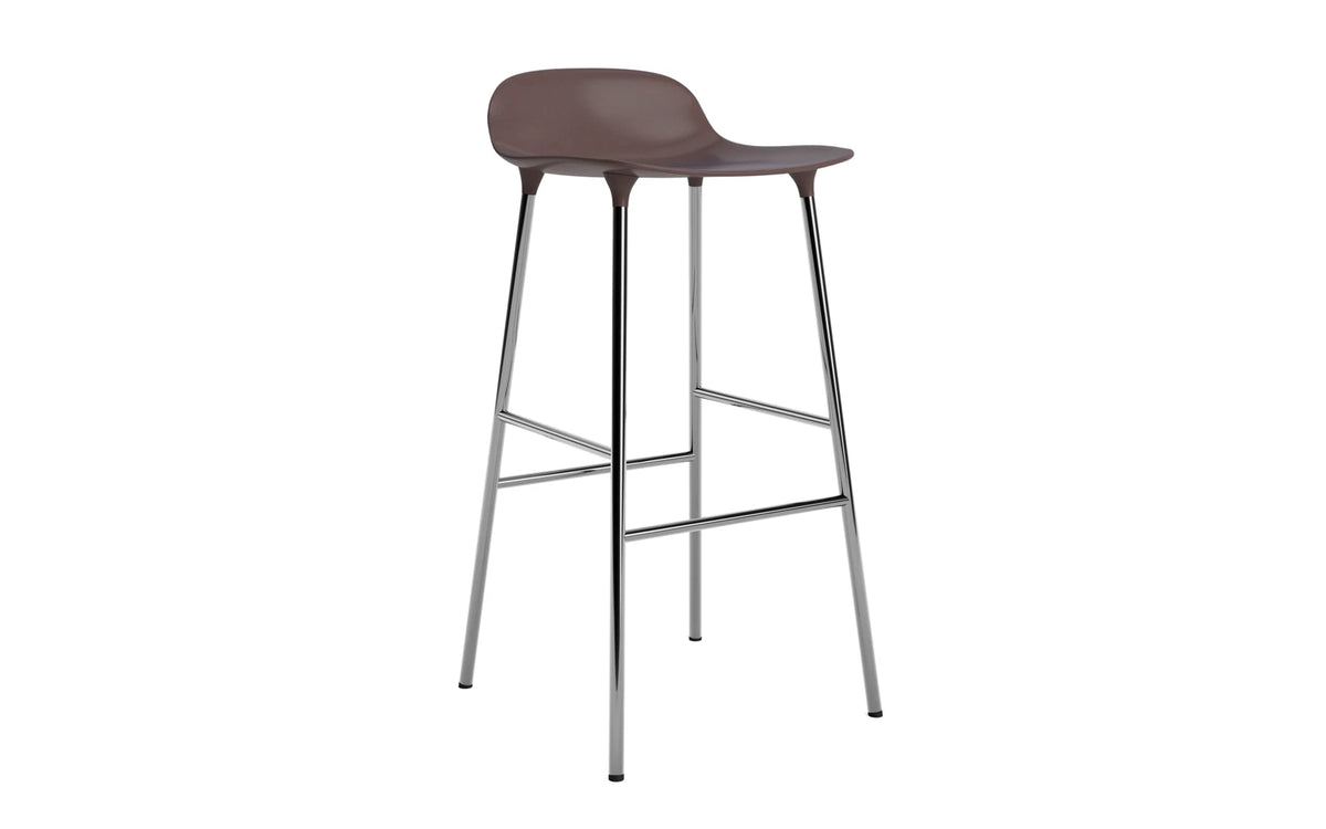 Form Barstuhl 75 cm Braun/Chrom in Braun präsentiert im Onlineshop von KAQTU Design AG. Barstuhl ist von Normann Copenhagen