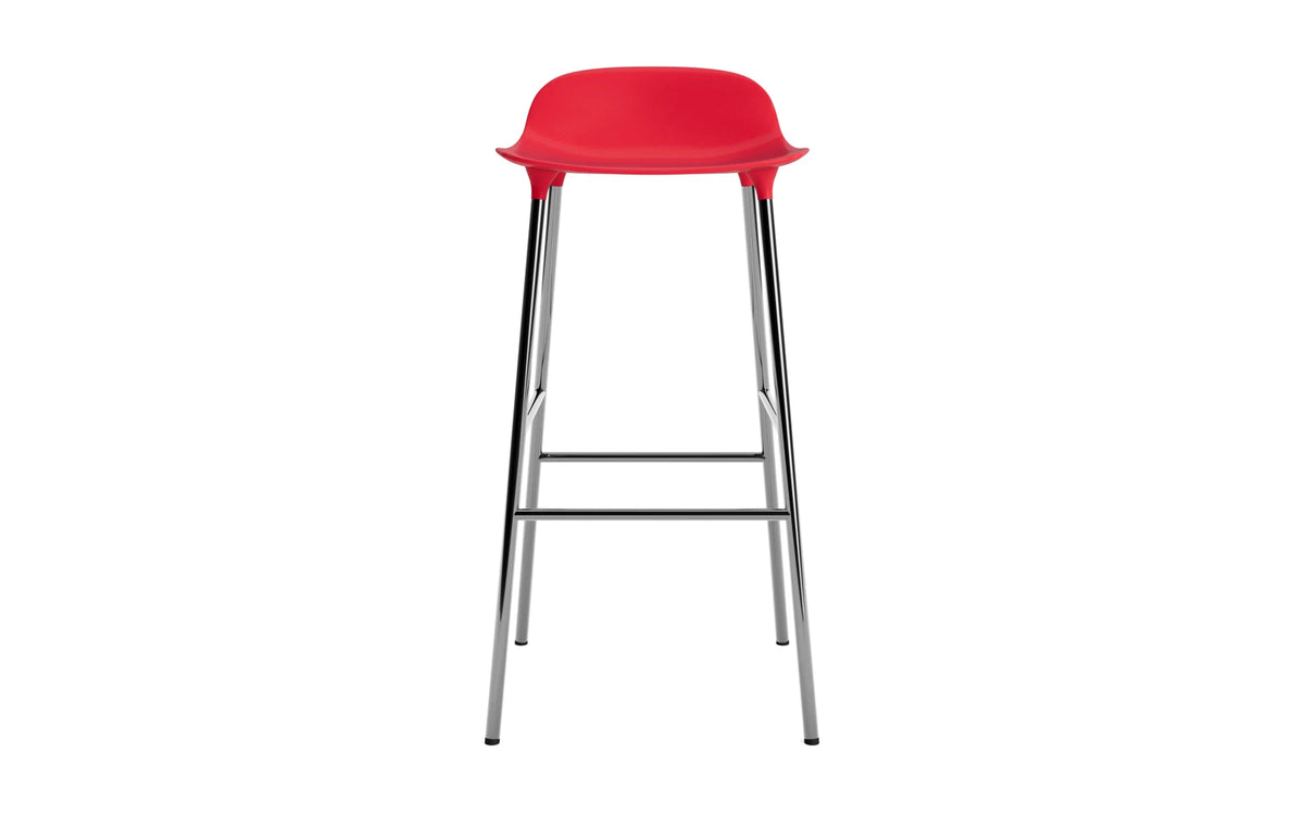 Form Barstuhl 75 cm Leuchtendes Rot/Chrom in Leuchtendes Rot präsentiert im Onlineshop von KAQTU Design AG. Barstuhl ist von Normann Copenhagen