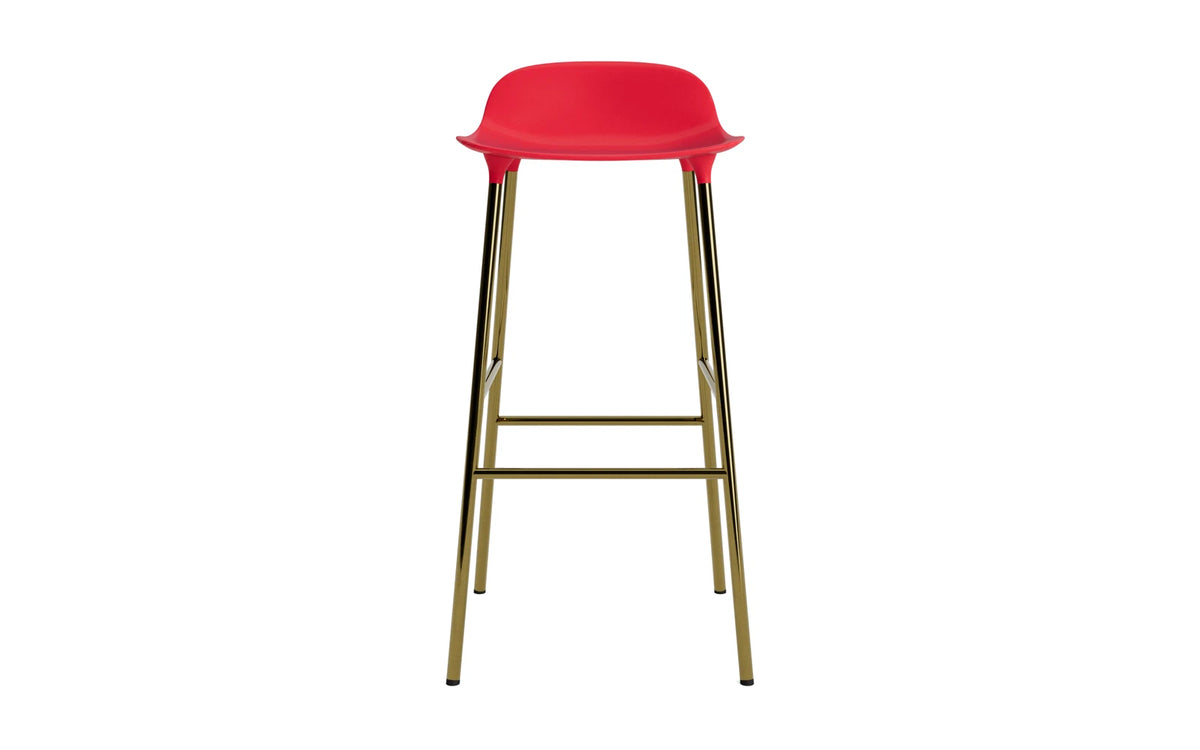 Form Barstuhl 75 cm Messing leuchtendes rot in Leuchtendes Rot präsentiert im Onlineshop von KAQTU Design AG. Barstuhl ist von Normann Copenhagen