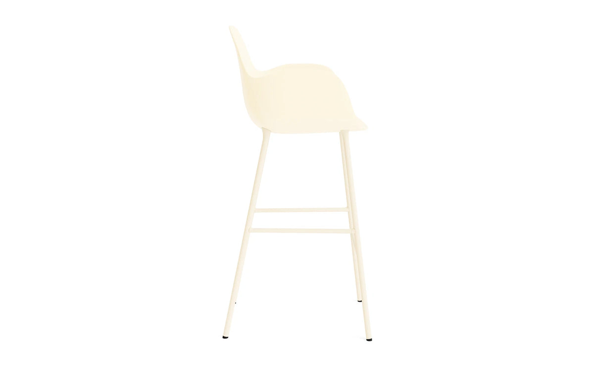 Form Barstuhl mit Armlehne 75 cm Stahl/Creme in Creme präsentiert im Onlineshop von KAQTU Design AG. Barstuhl ist von Normann Copenhagen