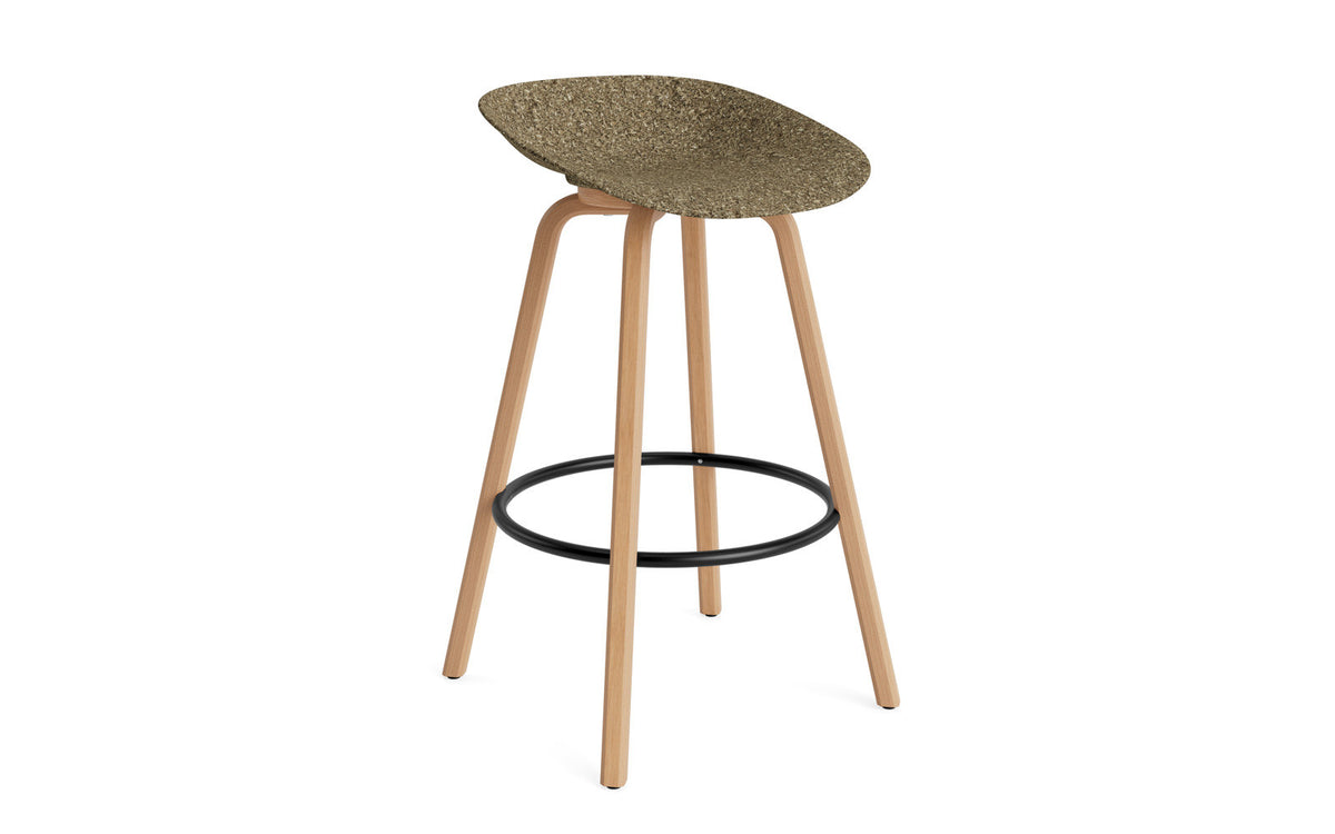 Mat Barstuhl 75 cm Buchenholz/schwarz in Seegras präsentiert im Onlineshop von KAQTU Design AG. Barstuhl ist von Normann Copenhagen