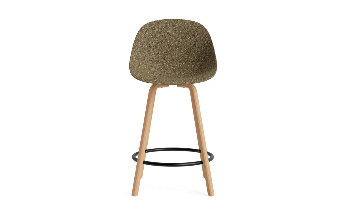 Mat Barstuhl 65 cm Buchenholz/schwarz in Seegras präsentiert im Onlineshop von KAQTU Design AG. Barstuhl ist von Normann Copenhagen
