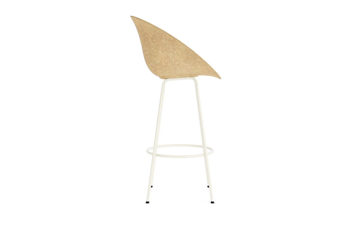 Mat Barstuhl mit Armlehne 75 cm Creme stahl Hanf in Hanf präsentiert im Onlineshop von KAQTU Design AG. Barstuhl ist von Normann Copenhagen