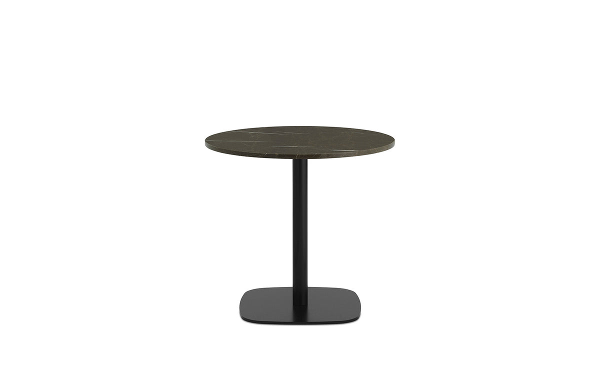 Runder Esstisch Form Café Table von Normann Copenhagen mit schwarzer Marmor-Tischplatte und Gestell aus schwarz lackiertem Aluminium.