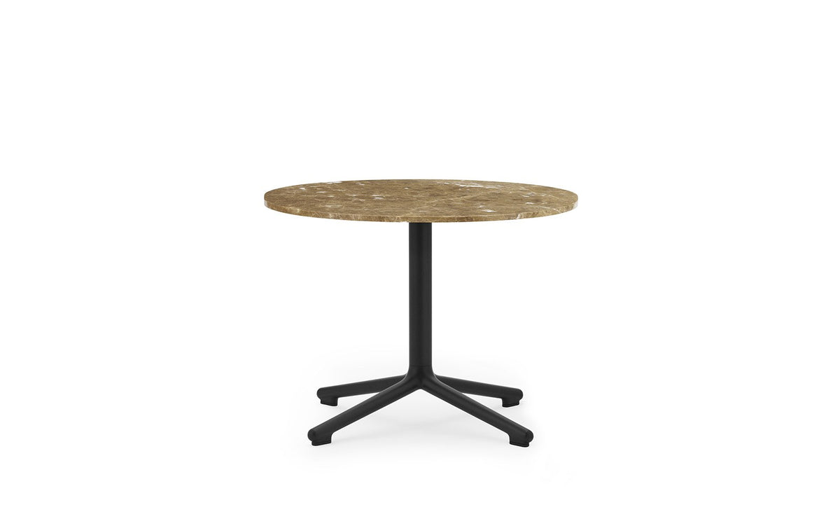 Runder Couchtisch Lunar mit weisser Marmor-Tischplatte und Beinen aus schwarz lackiertem Aluminium, Durchmesser 60 cm, Höhe 45 cm.