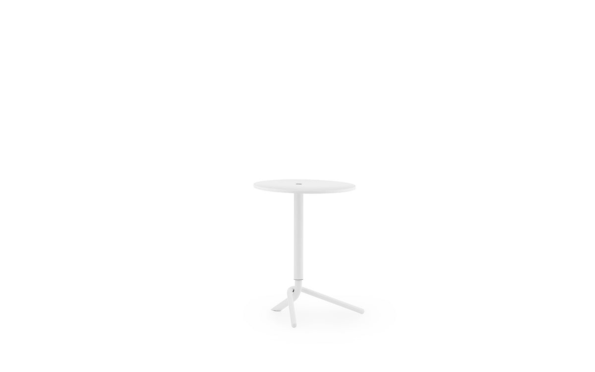 Lift Side Table in White präsentiert im Onlineshop von KAQTU Design AG. Beistelltisch ist von Normann Copenhagen