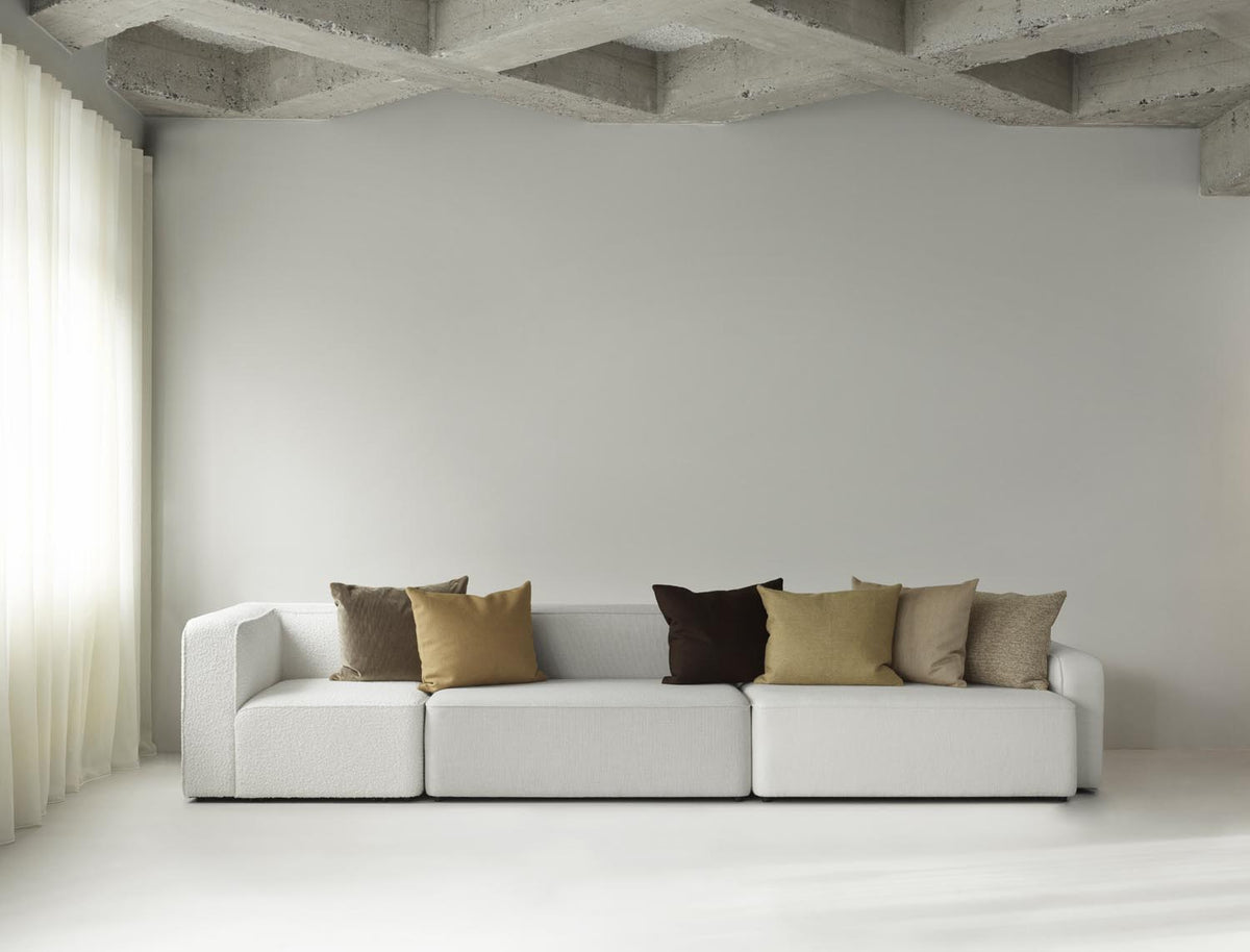 Re Kissen in Naturtöne präsentiert im Onlineshop von KAQTU Design AG. Deko Kissen ist von Normann Copenhagen