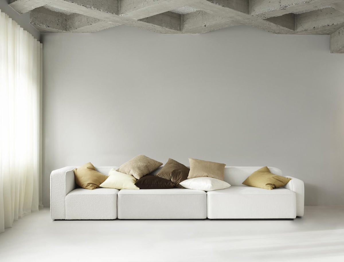 Re Kissen in Naturtöne präsentiert im Onlineshop von KAQTU Design AG. Deko Kissen ist von Normann Copenhagen