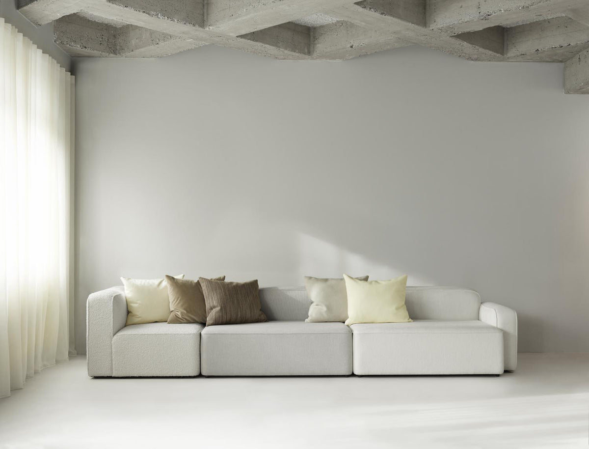 Re Kissen in Naturtöne präsentiert im Onlineshop von KAQTU Design AG. Deko Kissen ist von Normann Copenhagen