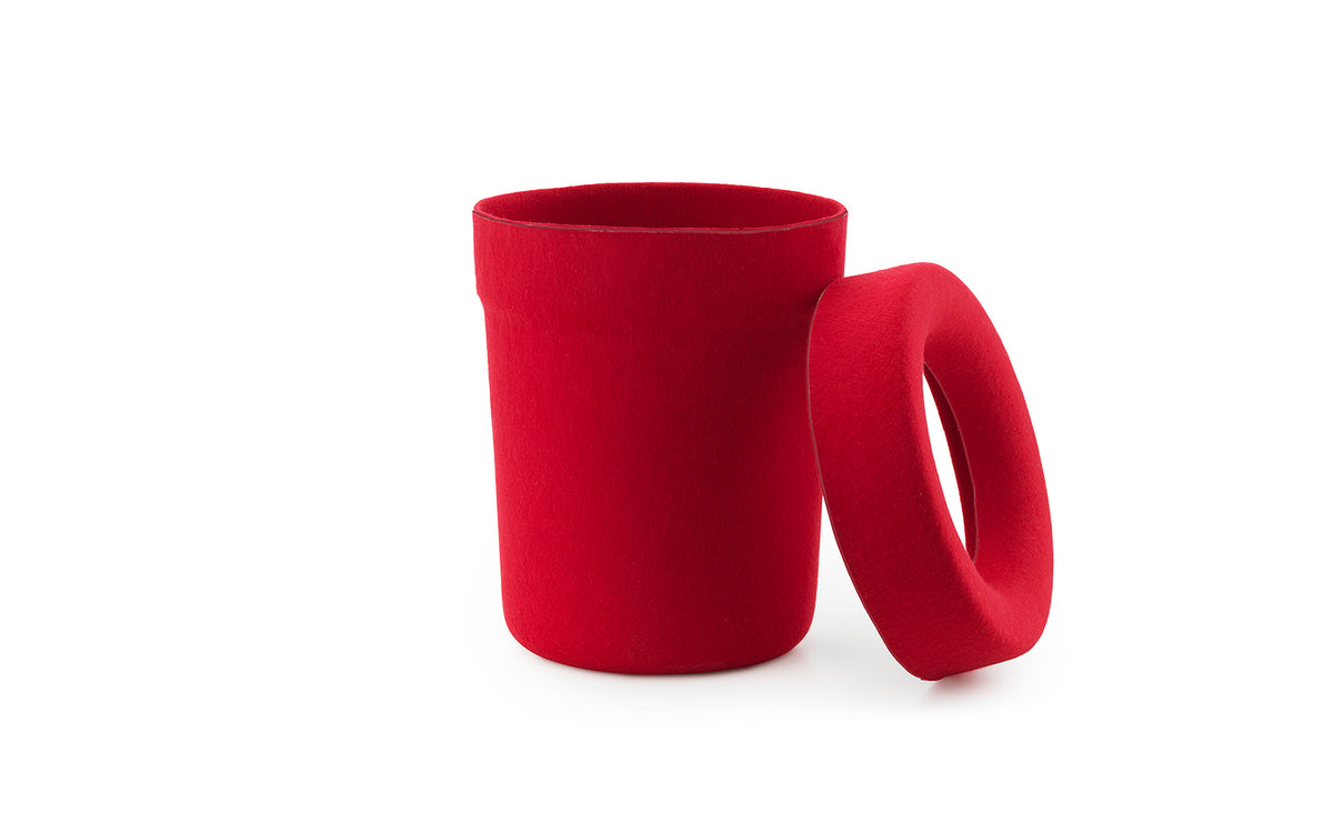 Hide Office Papierkorb in Bright Red präsentiert im Onlineshop von KAQTU Design AG. Papierkorb ist von Normann Copenhagen