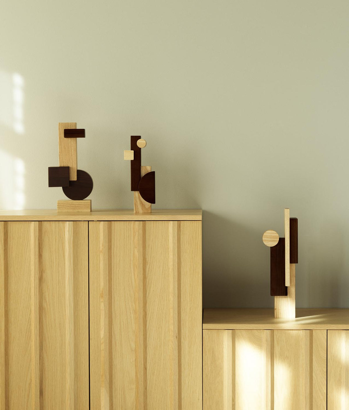 Join Sculpture Small in Ash/Carbonized Ash präsentiert im Onlineshop von KAQTU Design AG. Kunstgegenstände ist von Normann Copenhagen