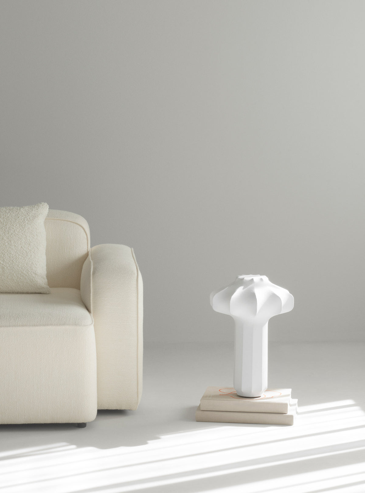 Phantom Leuchte in Table Lamp präsentiert im Onlineshop von KAQTU Design AG. Stehleuchte ist von Normann Copenhagen