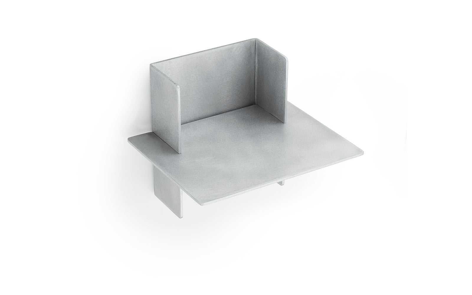 Entdecken Sie das Alu Regal 25 cm von Normann Copenhagen – ein stilvolles Wandregal aus gebürstetem Aluminium, das Eleganz und Funktionalität vereint.