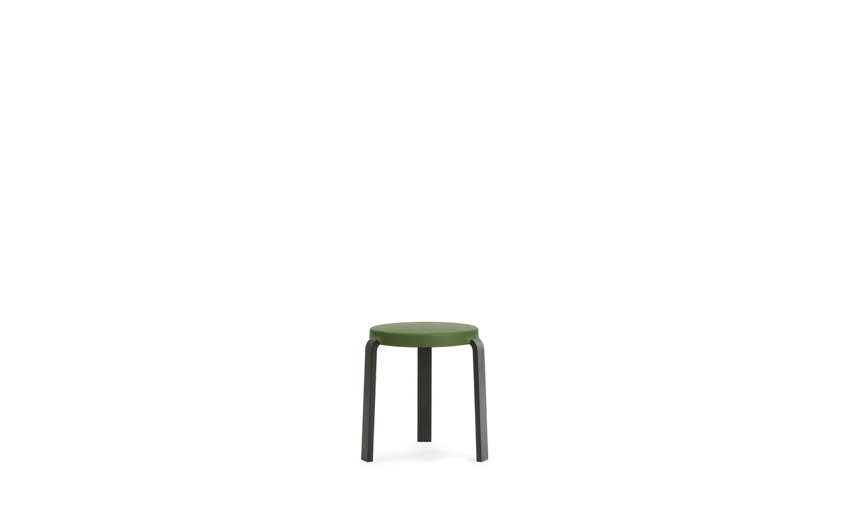 Tap Stuhl in Schwarz/ olive präsentiert im Onlineshop von KAQTU Design AG. Hocker ist von Normann Copenhagen