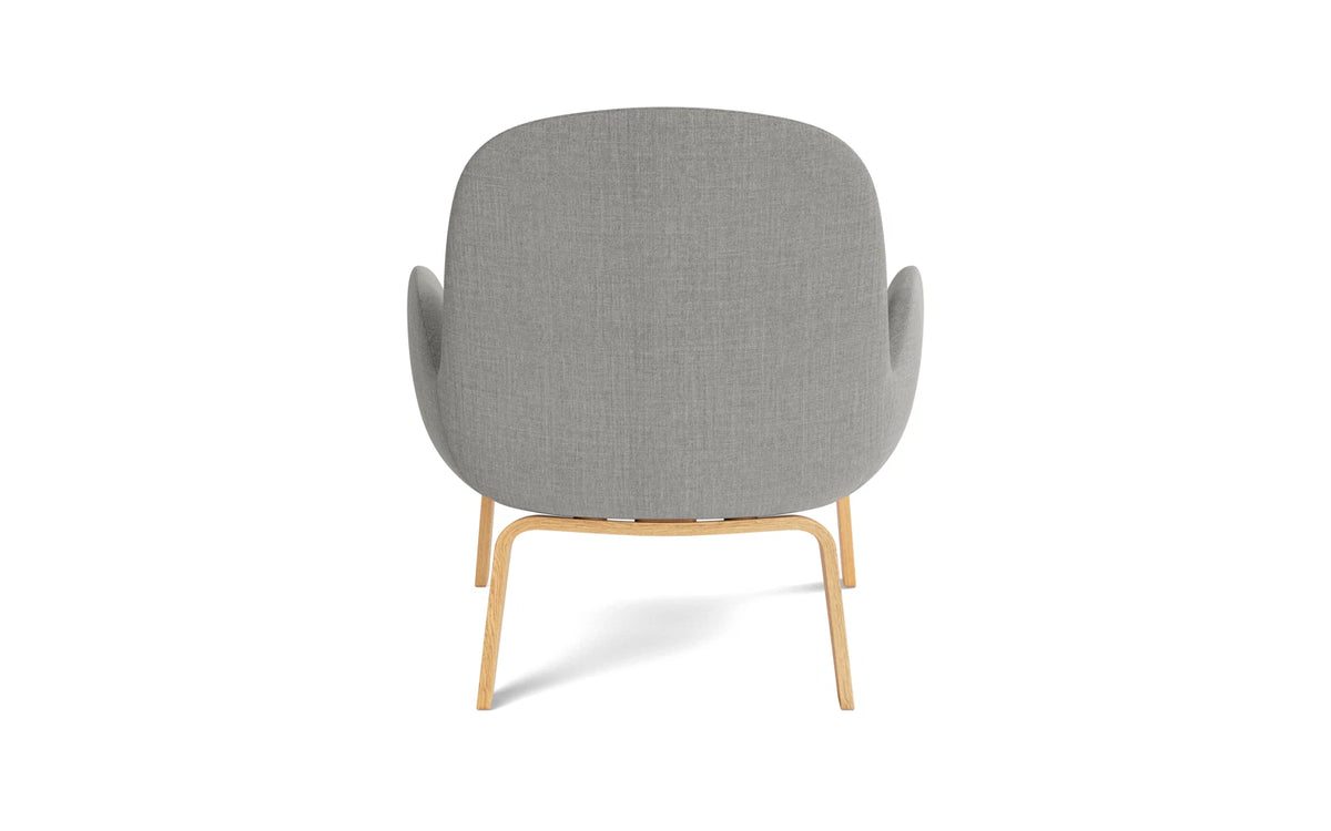 Era Lounge-Sessel niedrig Eiche Remix in Remix 133 präsentiert im Onlineshop von KAQTU Design AG. Sessel ist von Normann Copenhagen