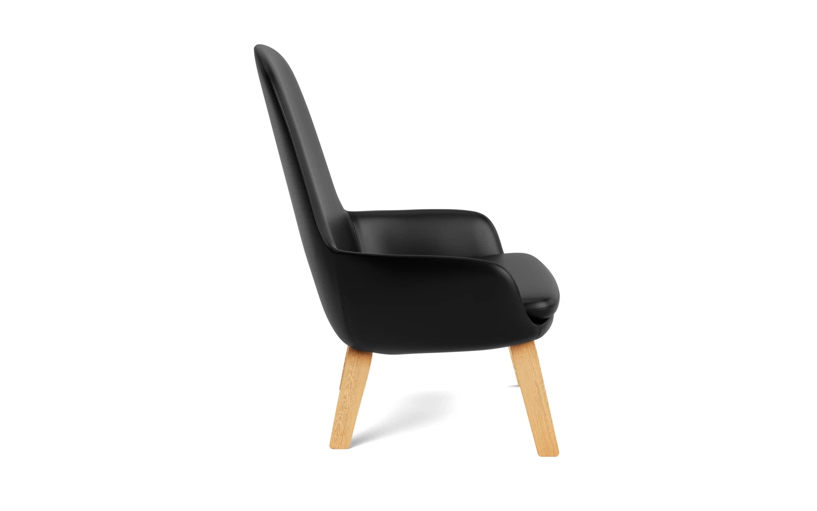 Der Era Lounge-Sessel hoch von Normann Copenhagen vereint elegantes Design und edles Eichenholz für ein luxuriöses Sitzerlebnis.