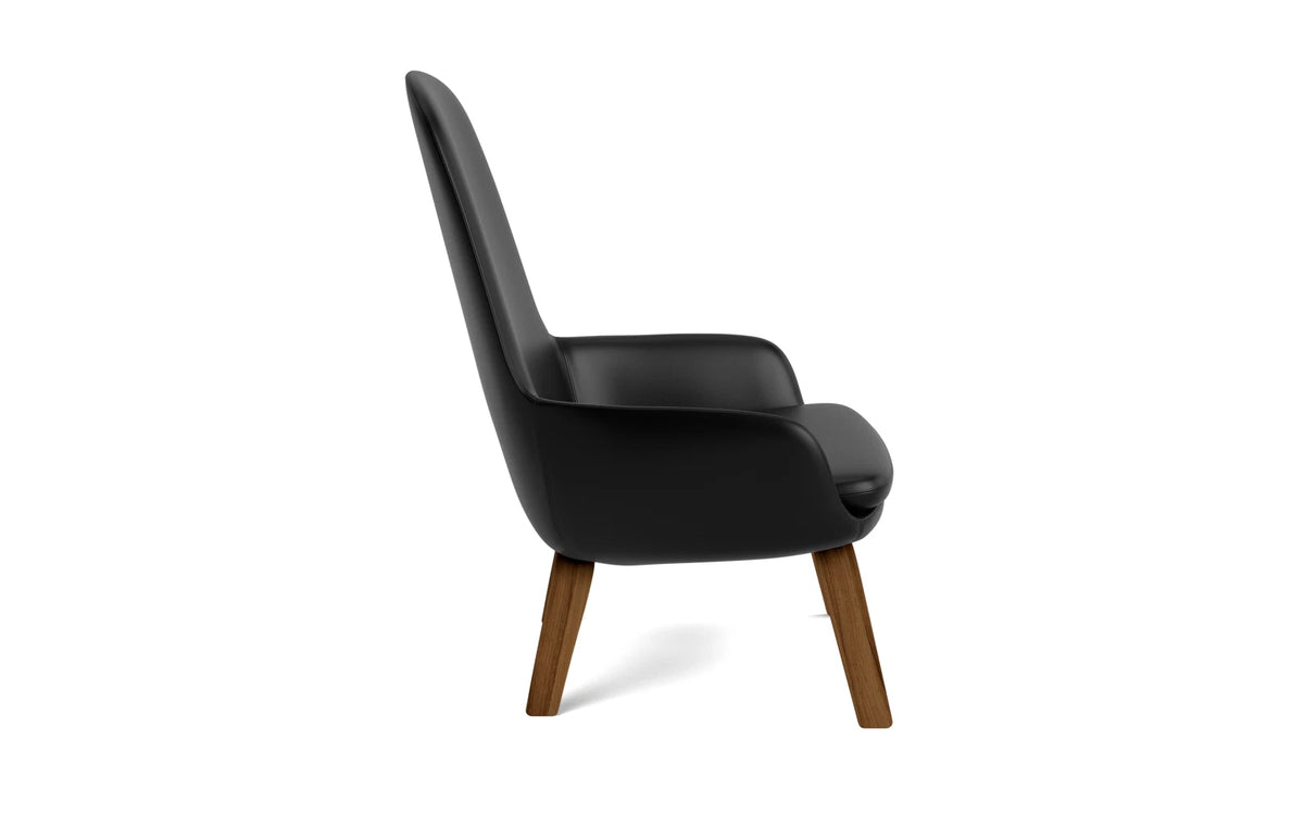 Era Lounge-Sessel hoch Walnuss Ultra in Ultra 41599 präsentiert im Onlineshop von KAQTU Design AG. Sessel ist von Normann Copenhagen
