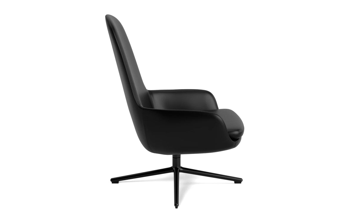 Era Lounge-Sessel hoch mit Drehgestell schwarzes Aluminium Ultra in Ultra 41599 präsentiert im Onlineshop von KAQTU Design AG. Drehsessel ist von Normann Copenhagen