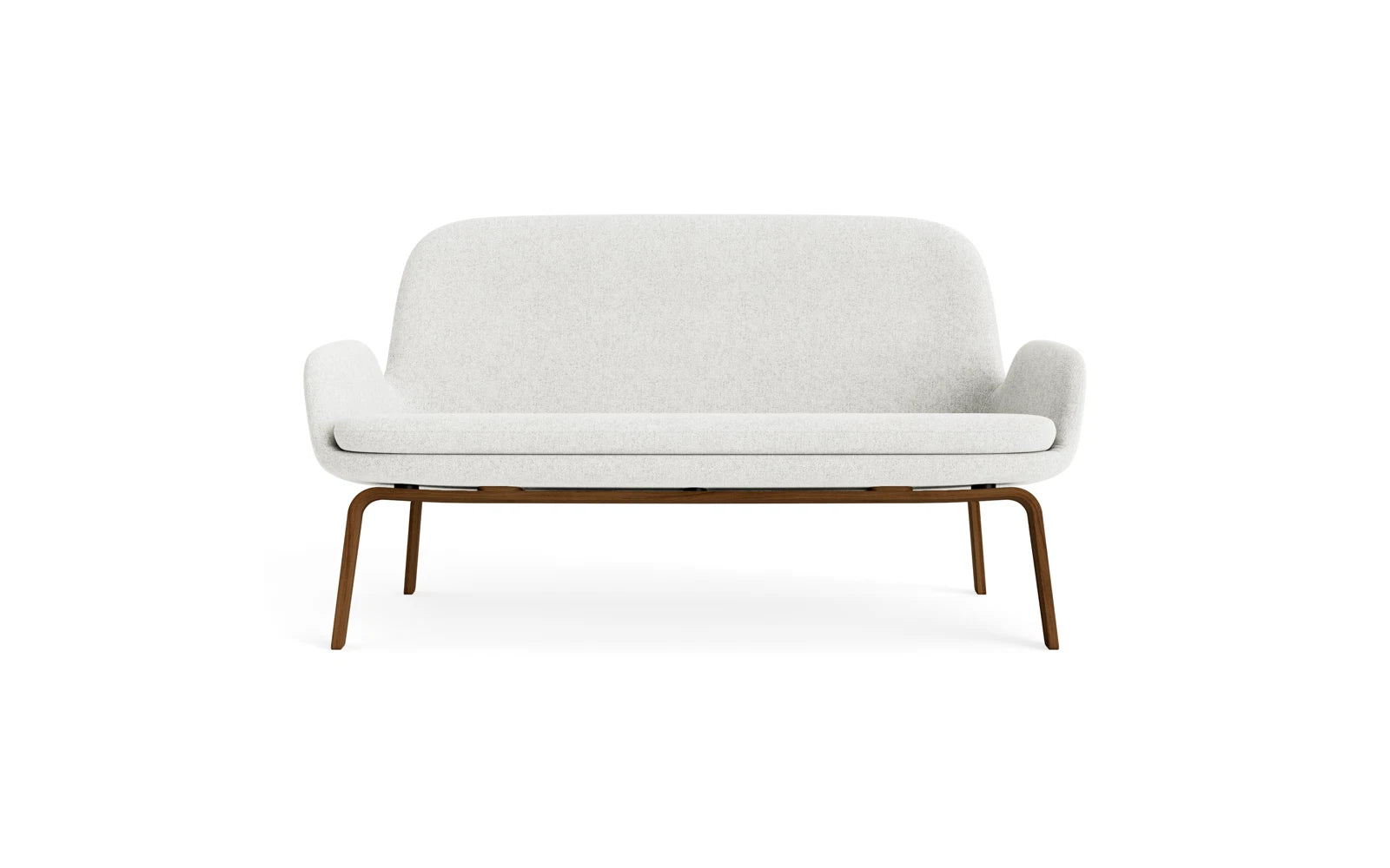 Erleben Sie das Era Sofa Walnuss Hallingdal von Normann Copenhagen – ein zeitloses Möbelstück, das Eleganz und höchsten Sitzkomfort in Ihr Zuhause bringt.