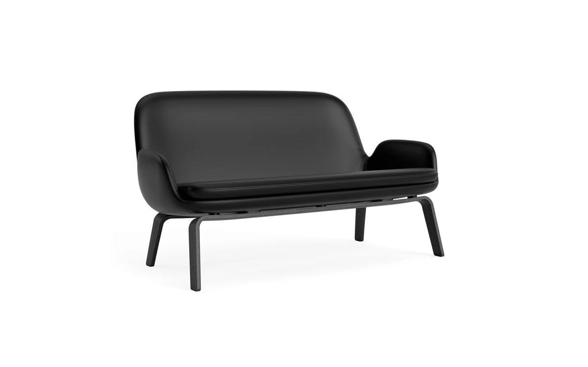 Era Sofa schwarze Eiche Ultra in Ultra 41599 präsentiert im Onlineshop von KAQTU Design AG. 2er Sofa ist von Normann Copenhagen