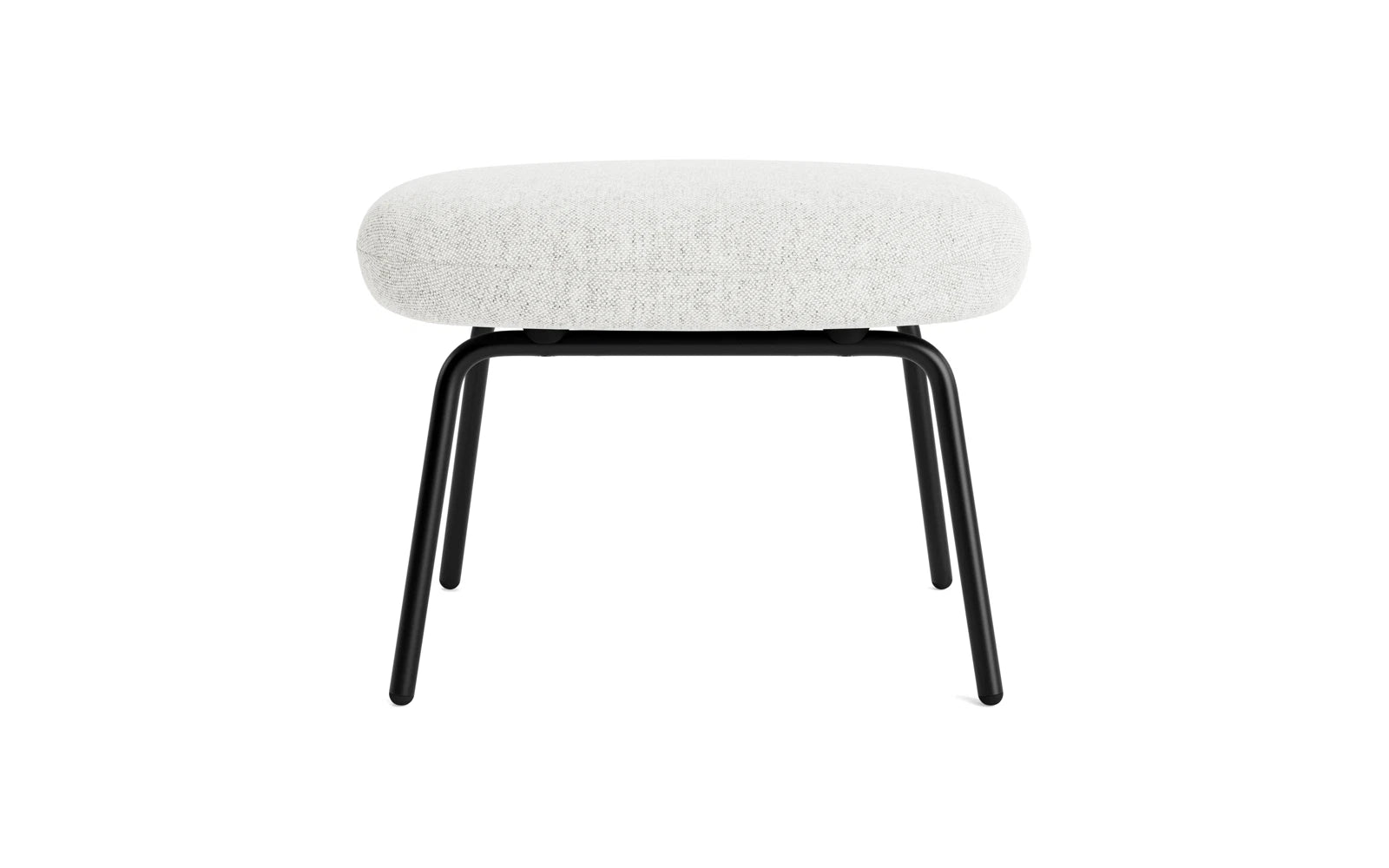 Erleben Sie den Era Fusshocker von Normann Copenhagen: Ein elegantes Möbelstück aus robustem schwarzem Stahl und hochwertigem Hallingdal-Stoff, das Komfort und Stil vereint.