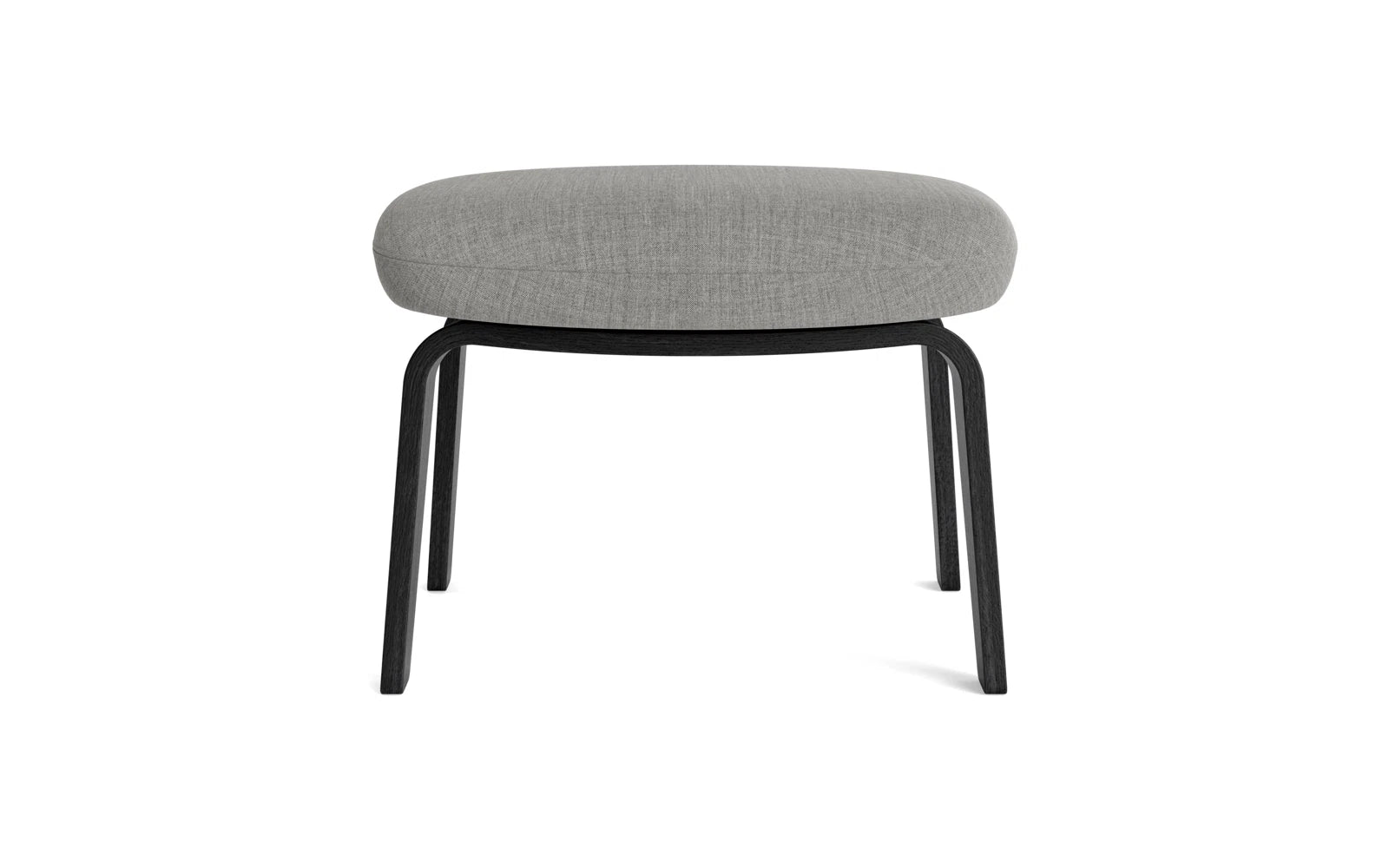 Erleben Sie den Era Fusshocker in stilvoller schwarzer Eiche und hochwertigem Remix-Stoff – ein elegantes Möbelstück für jeden Raum.