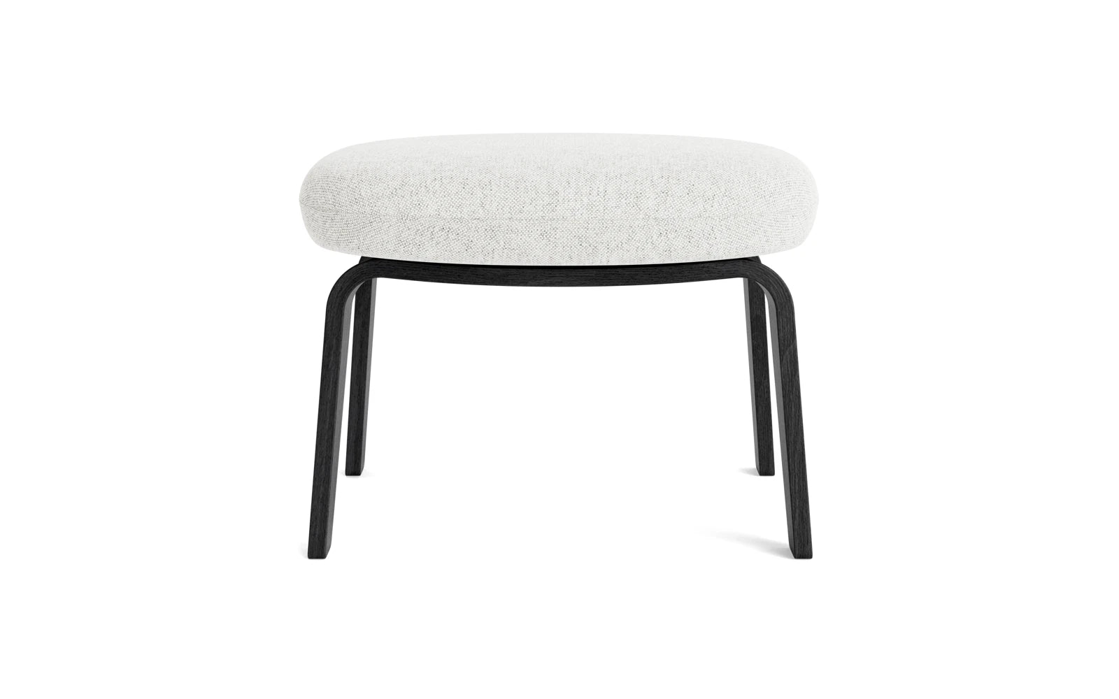 Erleben Sie den Era Fusshocker in schwarzer Eiche mit Hallingdal-Stoff von Normann Copenhagen – ein stilvolles Möbelstück für Komfort und Eleganz.