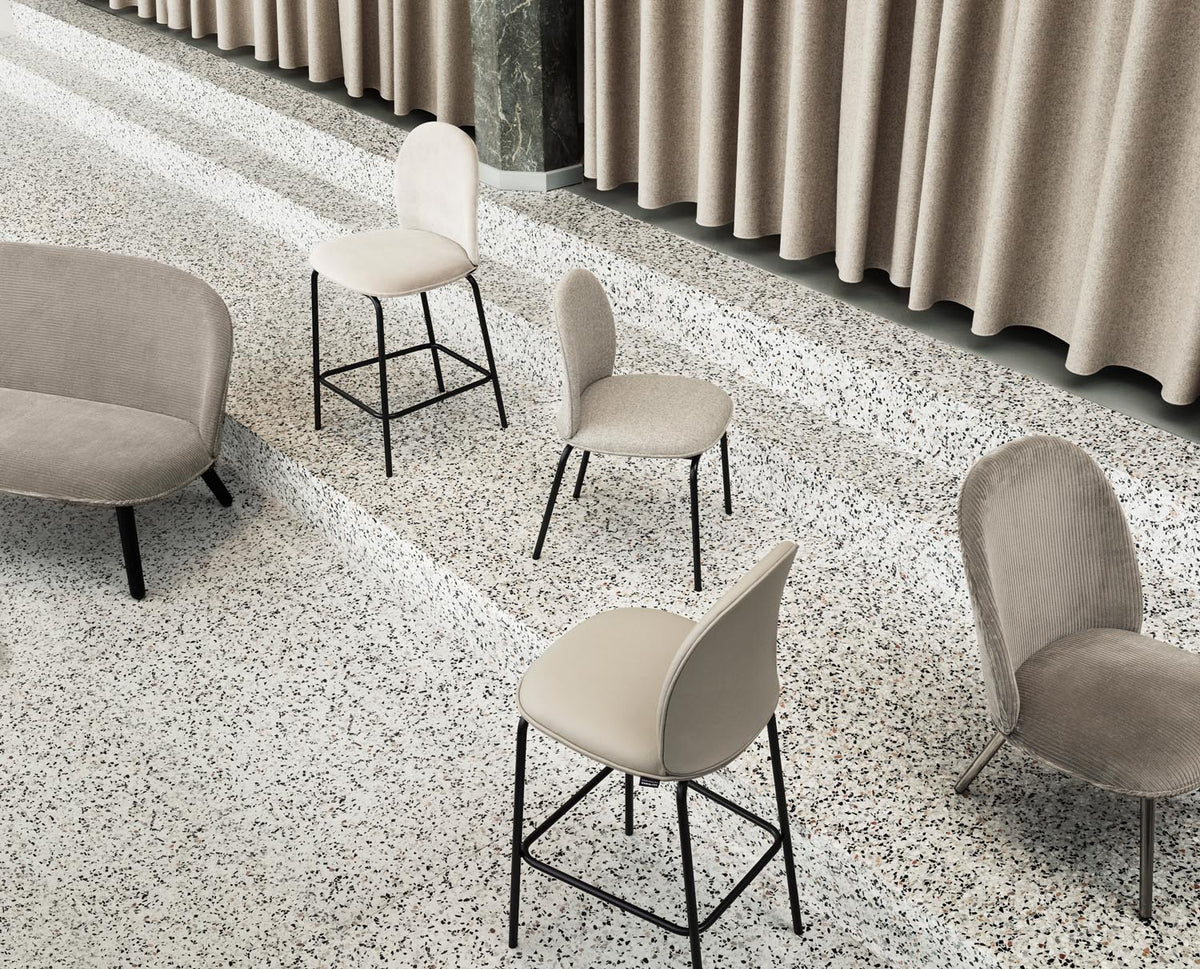Ace Barstuhl 65 cm gepolstert, Schwarz Stahl, Remix in Remix 133 präsentiert im Onlineshop von KAQTU Design AG. Barstuhl ist von Normann Copenhagen
