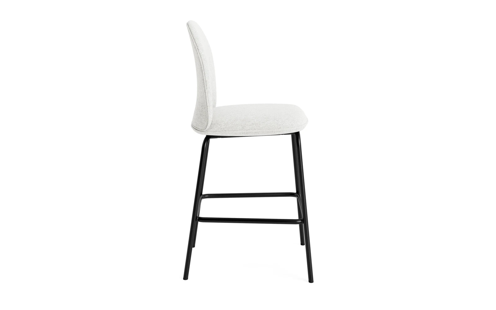 Entdecken Sie den Ace Barstuhl 65 cm gepolstert von Normann Copenhagen – ein stilvolles, urbanes Design, das Komfort und Eleganz vereint.