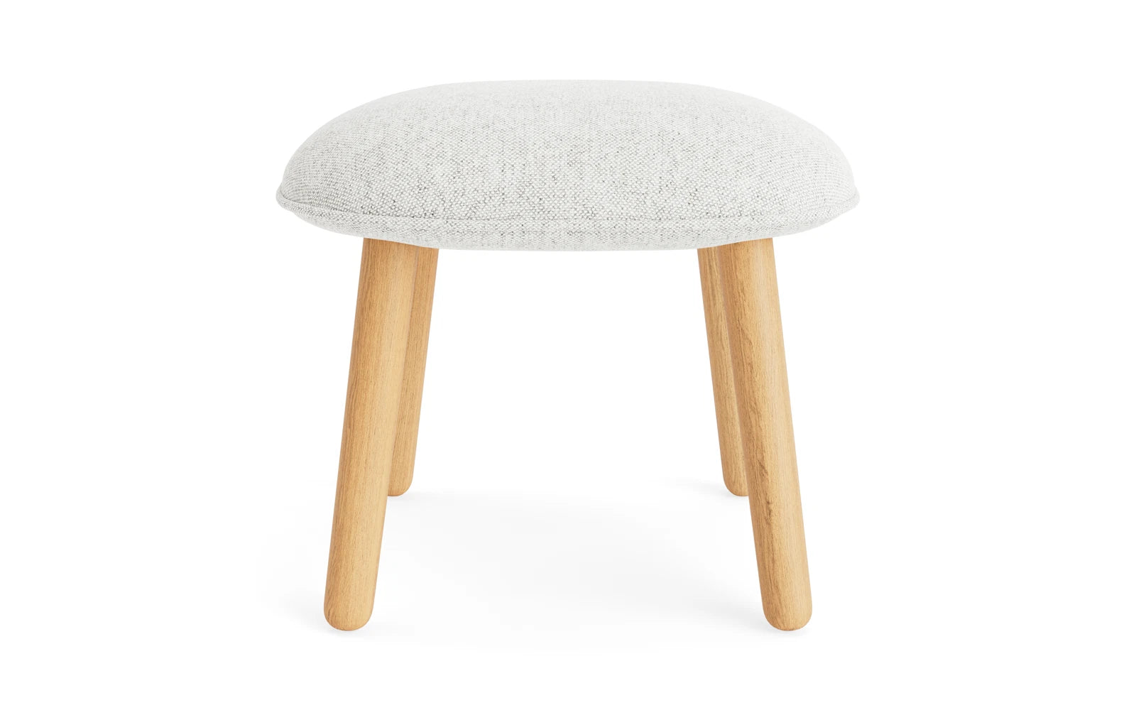 Erleben Sie den Ace Fusshocker Eiche Hallingdal von Normann Copenhagen – eine harmonische Verbindung von modernem Design und optimalem Sitzkomfort.