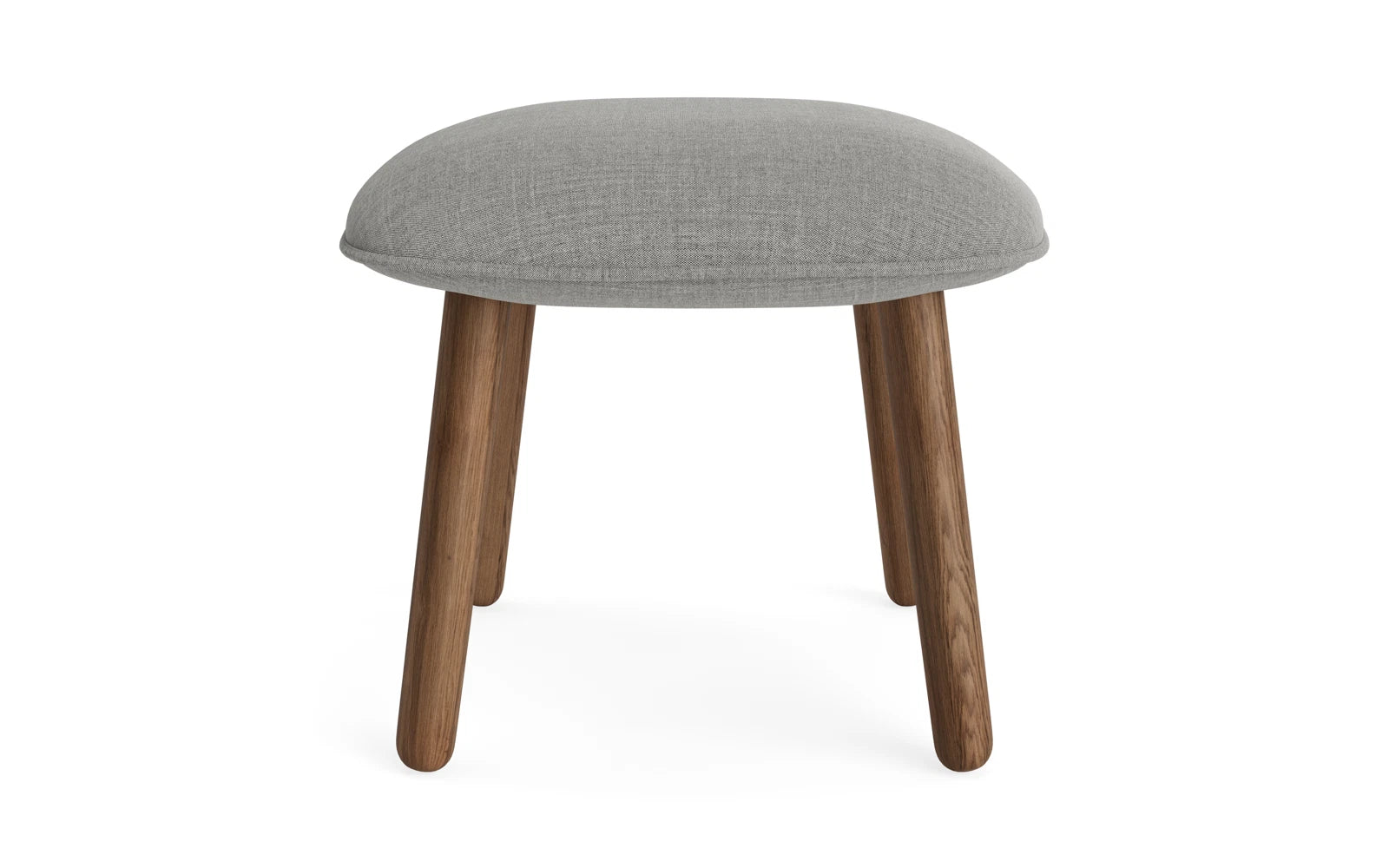 Entdecken Sie den Ace Fusshocker in gebeizter Eiche von Normann Copenhagen – ein stilvolles, komfortables Design, das Ihr modernes Zuhause bereichert.