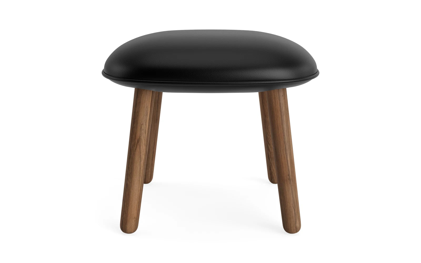 Erleben Sie den Ace Fusshocker Gebeizte Eiche Ultra – ein eleganter Hocker, der skandinavisches Design und höchsten Sitzkomfort für kleine Räume vereint.