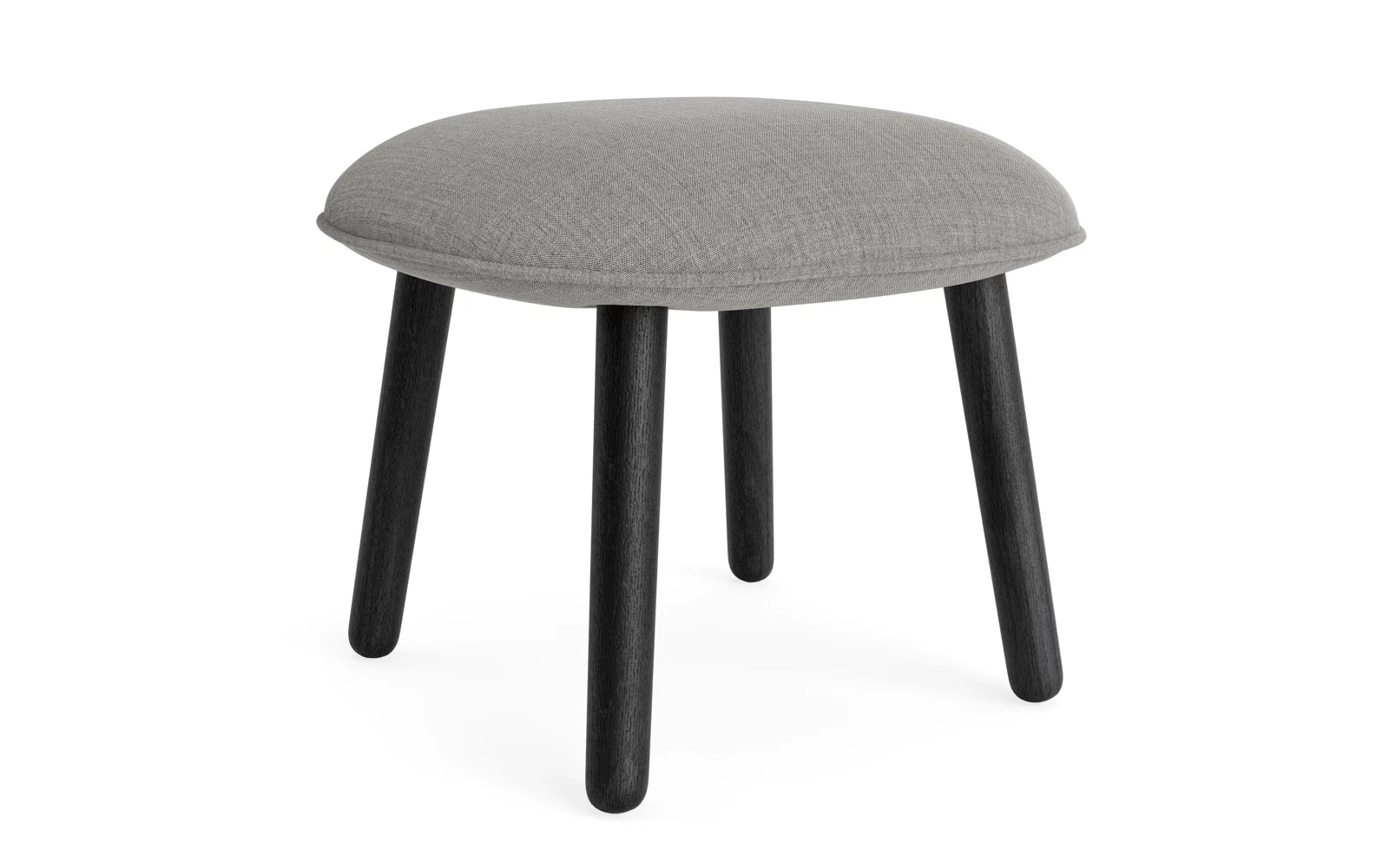 Ace Fusshocker schwarze Eiche Remix in Remix 133 präsentiert im Onlineshop von KAQTU Design AG. Ottoman ist von Normann Copenhagen