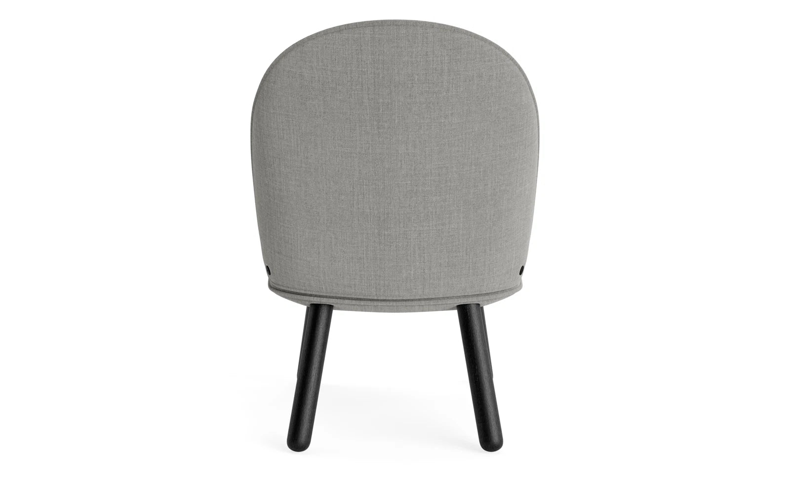 Erleben Sie den Ace Lounge-Sessel in schwarzer Eiche Remix von Normann Copenhagen – ein elegantes Design, das Komfort und moderne Ästhetik vereint.