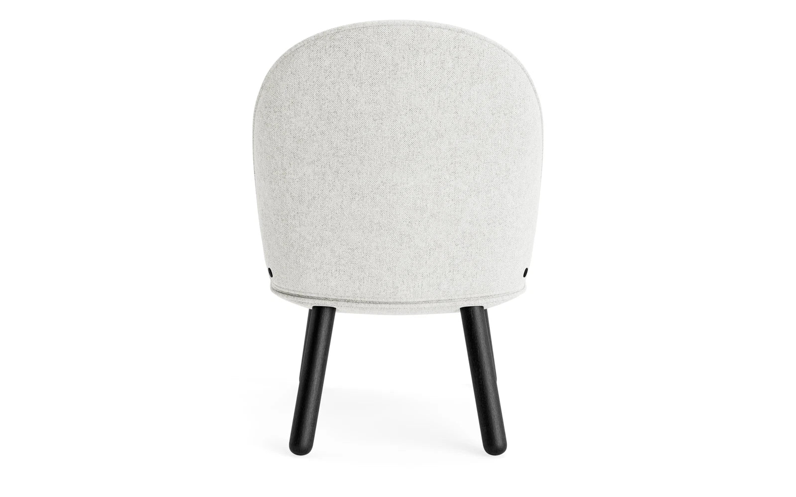 Erleben Sie den Ace Lounge-Sessel von Normann Copenhagen: Ein elegantes Design aus schwarzer Eiche und Hallingdal, das Komfort und Stil vereint.
