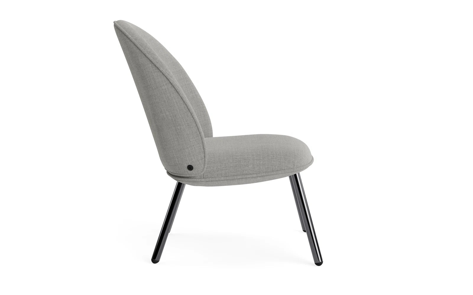 Genießen Sie den Ace Lounge-Sessel von Normann Copenhagen: Ein stilvolles, platzsparendes Design, das Komfort und hochwertige Materialien harmonisch kombiniert.