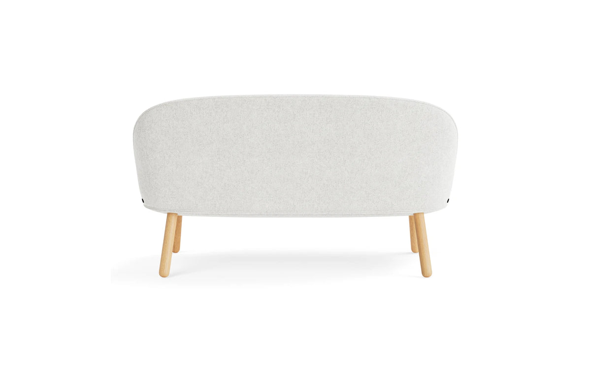 Ace Sofa Eiche Hallingdal in Hallingdal 110 präsentiert im Onlineshop von KAQTU Design AG. 2er Sofa ist von Normann Copenhagen